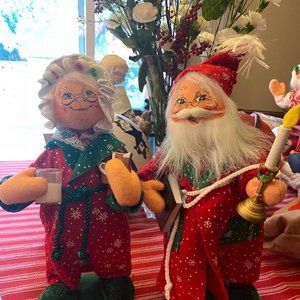 Annalee - 2007 13" Mrs & Mr Tuckered Santa